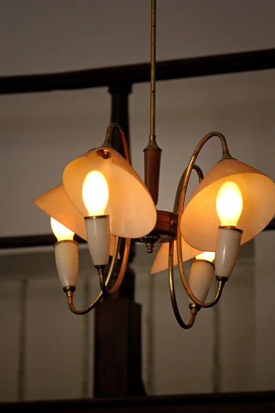 Tavanda Asılı Klasik Lambalar — Stok fotoğraf