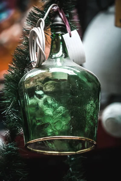 Kerstversiering Met Een Groen Glas Dennenboom Tak — Stockfoto