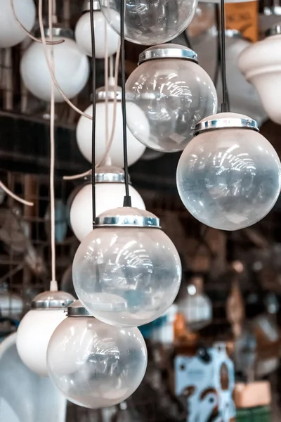 Круглые Лампы Рынке — стоковое фото
