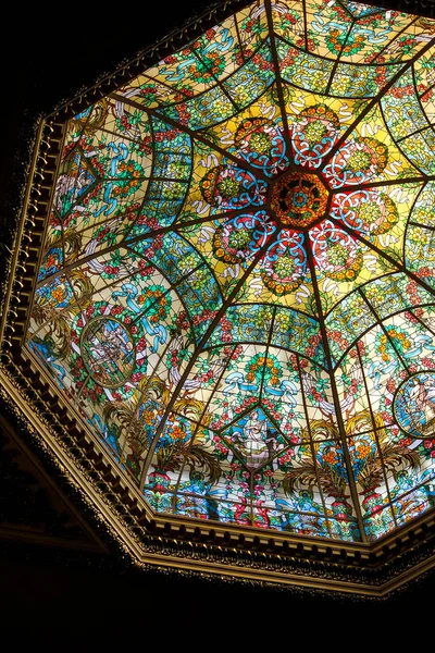 Klasik mimari tiyatro binasının içi. 