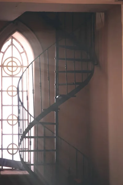 Interior Edificio Moderno Con Escaleras Circulares —  Fotos de Stock