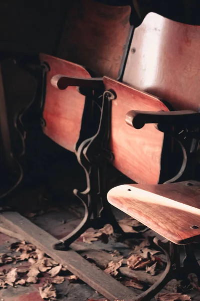 Interiér Starými Špinavými Židlemi — Stock fotografie