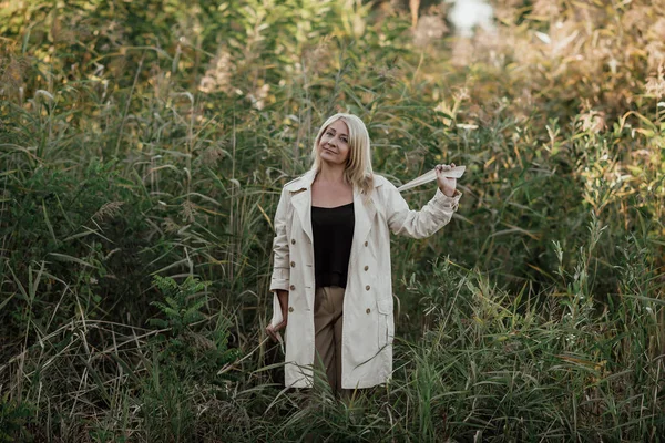 Beautiful Adult Woman Blond Hair Dressed Light Raincoat Stands Still — Stock Photo, Image