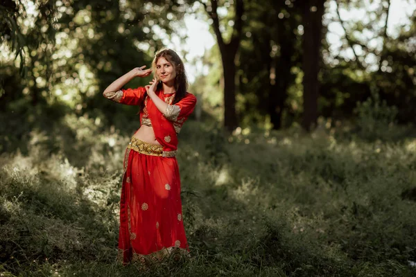 Girl Dressed National Hindu Clothes Red Color — Stock Photo, Image
