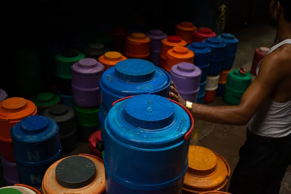 Oude Multi Kleur Thurmos Water Container Wordt Verzameld Straat Van — Stockfoto