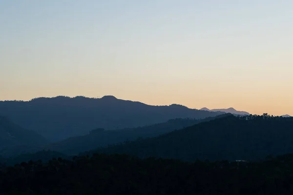 Prachtig Uitzicht Berglagen Tijdens Zonsondergang India — Stockfoto