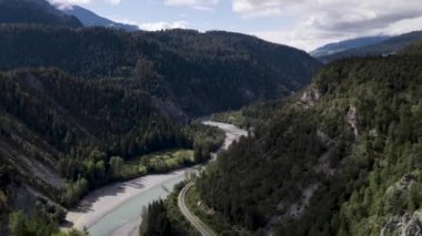 Güzel bir yaz gününde Rheinschlucht 'un zaman aşımı, hareket süreci