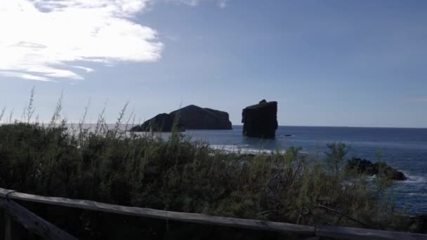 Berühmte Felsformation Ponta Dos Mosteiros Auf Den Azoren Links Abbiegend — Stockvideo