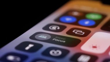 BILTEN - JANUARY 4, 2022, User disables sleep mode with a tap on touchscreen