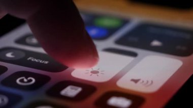 BILTEN - JANUARY 4, 2022, Lower and increase screen brightness on smartphone