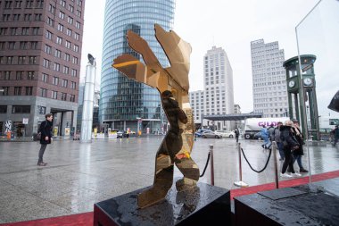 Berlin, Almanya - 20 Şubat 2020: Berlin 'deki Berlinale Palast Cephesi veya Potsdamer Tiyatrosu.
