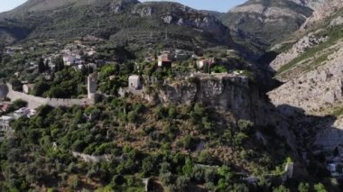 Adriyatik kıyısındaki yıkılmış ortaçağ kenti, Karadağ 'daki Unesco Dünya Mirası Bölgesi.