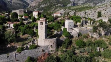 Adriyatik kıyısındaki yıkılmış ortaçağ kenti, Karadağ 'daki Unesco Dünya Mirası Bölgesi.
