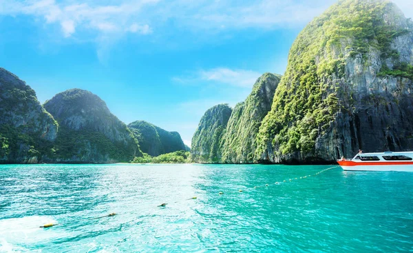 Beautiful View Maya Bay Krabi Thailand Wonderful Turqoise Sea Andaman — Zdjęcie stockowe