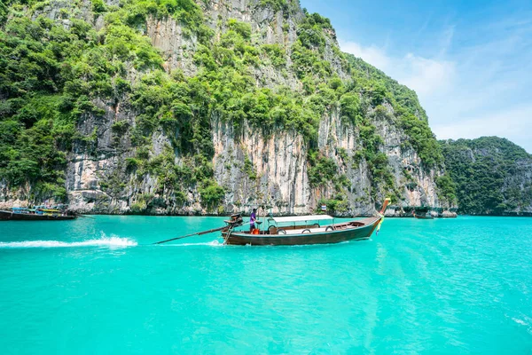 Long Tail Boats Pileh Bay Krabi Thailand Wonderful Turqoise Sea — Stock Fotó