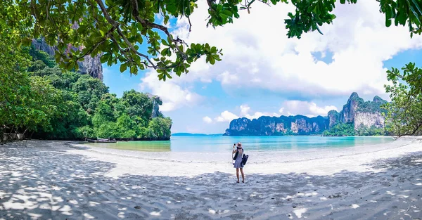 Railay Beach Krabi Thailand Wonderful Beach Andaman Sea Woman Standing — Stock Fotó