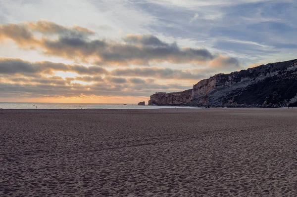 Baltık Denizi kıyısında güzel bir gün doğumu. İzlanda. Avrupa