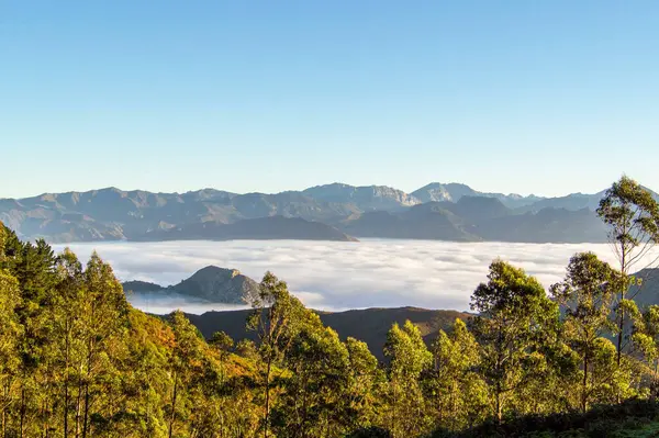 Dağların güzel manzarası