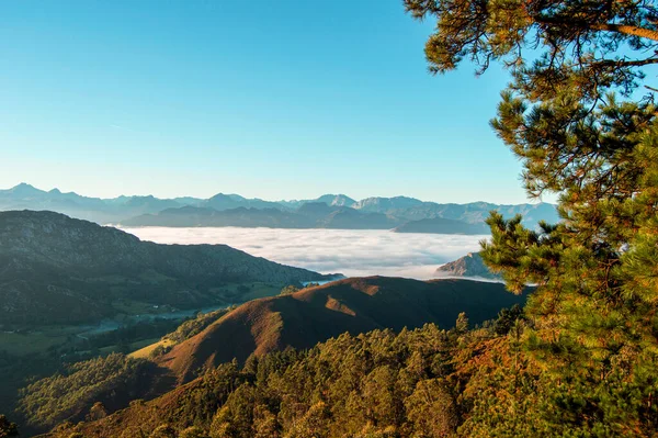 Dağların güzel manzarası