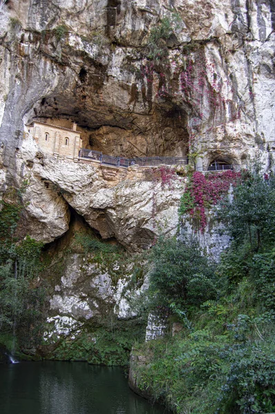 Kuzeydeki en kirli şehirlerin bulunduğu eyaletteki mağaranın manzarası.