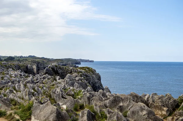 Deniz kıyısının güzel manzarası