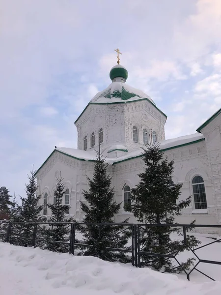 Rusya 'da kışın kilise