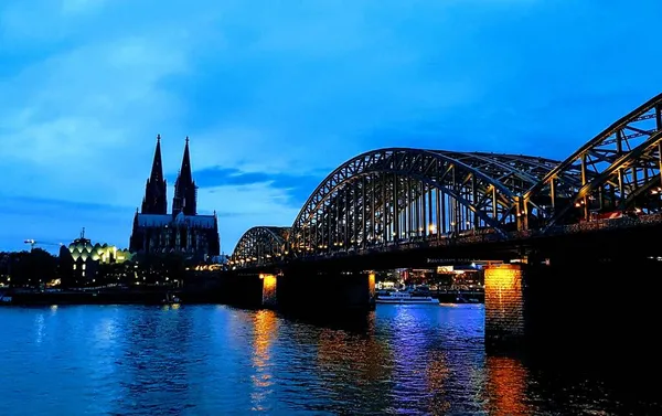 Köln Vasúti Híd Naplemente Utáni Estén Még Éjszaka — Stock Fotó