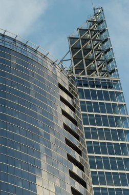 Cam binanın ön cephesinin bir parçası.