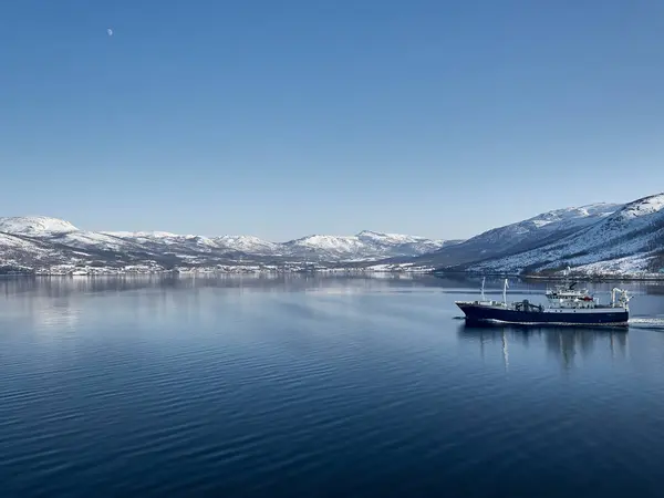 Piękny Fiord Góry Zbliżające Się Tromso — Zdjęcie stockowe
