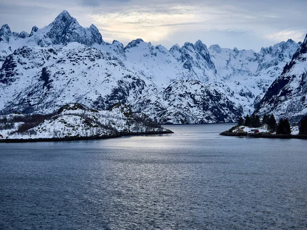 Patrząc Wstecz Wejścia Trollfjord Wyspach Lofoten — Zdjęcie stockowe