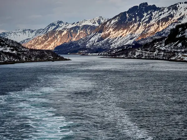 Patrząc Wstecz Wejścia Trollfjord Wyspach Lofoten — Zdjęcie stockowe
