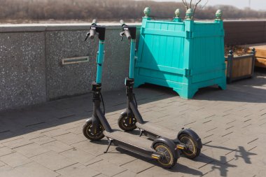 Modern elektrikli scooter park yeri.