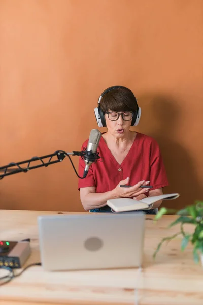 Mature Woman Making Podcast Recording Her Online Show Attractive Business — Photo