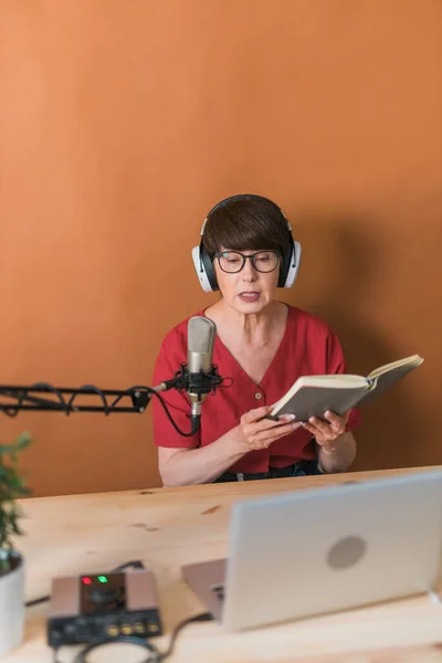 Middle Aged Female Radio Presenter Talking Microphone Reading News Radio — Photo