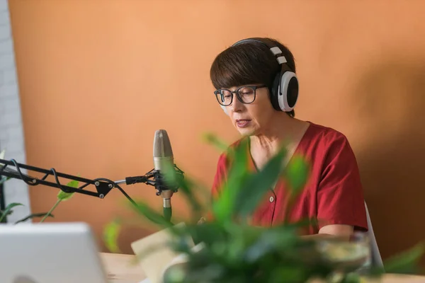 Middle Aged Female Radio Presenter Talking Microphone Reading News Radio — Foto de Stock