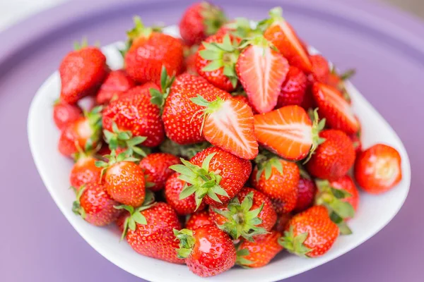 Färska Mogna Läckra Jordgubbar Skål Hälsosam Mat Och Vegetarisk — Stockfoto