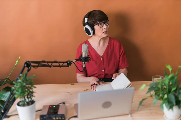 Middle Aged Female Radio Presenter Talking Microphone Reading News Radio — Foto de Stock