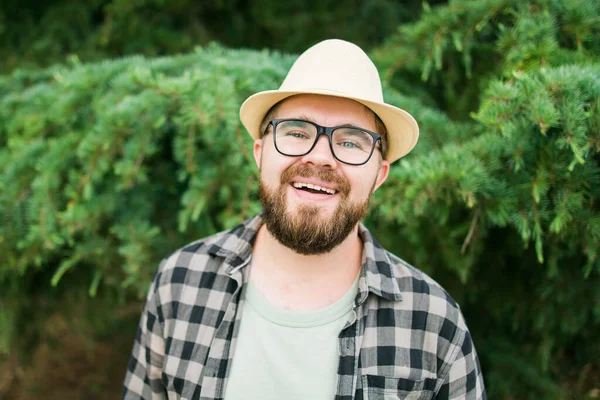 Laughing Attractive Man Wearing Hat Green Tree Background Emotion Vacation — Zdjęcie stockowe