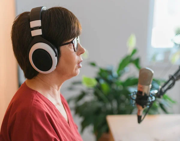 Middle Aged Woman Radio Host Making Podcast Recording Online Show — Stock Photo, Image