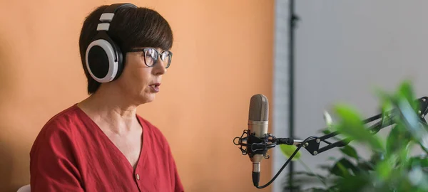 Middle Aged Woman Radio Host Making Podcast Recording Online Show — Stock Photo, Image