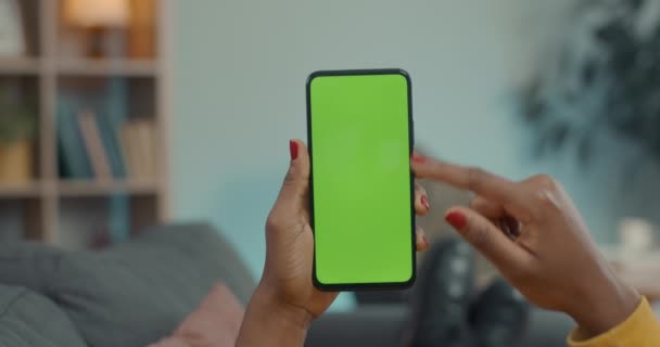 Woman scrolling on green screen on modern smartphone — 图库视频影像