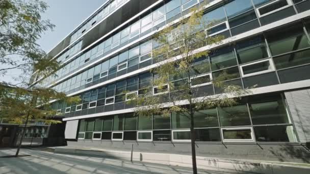 Dusseldorf Alemania Julio 2021 Edificio Oficinas Vidrio Gran Altura Centro — Vídeos de Stock