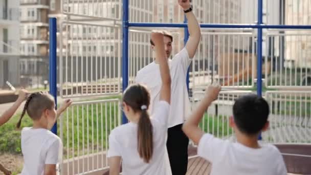 Caucasian Teacher Group Elementary Students Exercising Class Sport School Yard — Vídeos de Stock