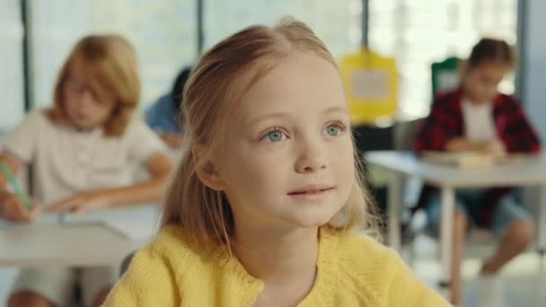 Portrait Beautiful Long Haired Blonde Pupil Girl Looking Teacher Attentively — Vídeos de Stock
