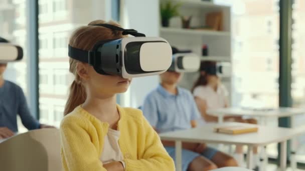 Close View Girl Pupil Sitting Desk Class Wearing Virtual Reality — Stok video