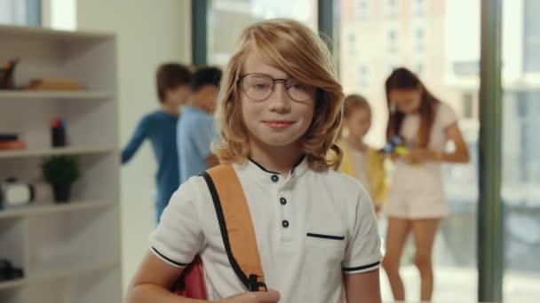 Portrait Smiled Redhead School Boy Wearing Glasses Carrying Backpack Standing — Stock videók