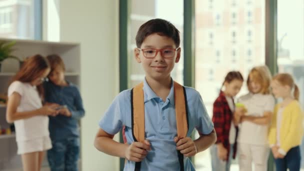 Portrait Smiled Asian Pupil Wearing Glasses Carrying Backpack Standing Class — Stockvideo