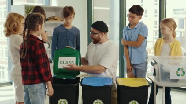 Male Teacher Teach How Sort Rubbish Garbage Sorting Class Young — Stockvideo