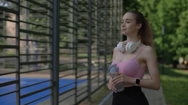 Portrait Young Sport Woman Wearing Headphones Her Neck Holding Sport — Stock Video