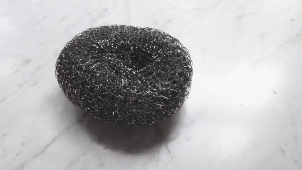 Close Shot Metal Sponge Washing Dishes High Quality Footage — Stok Video